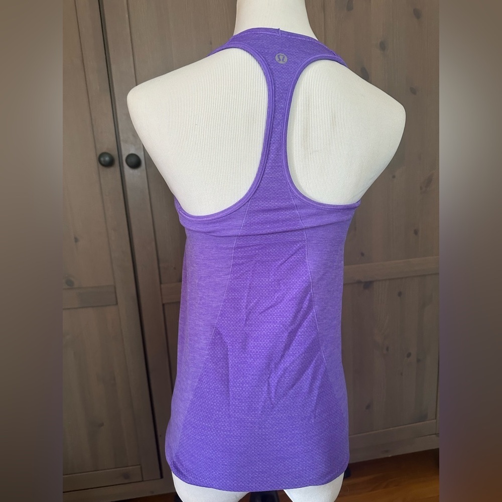 Alo top , size M - Picture 2 of 2
